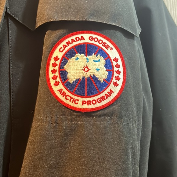 COPY - Canada Goose winter jacket - Picture 2 of 10